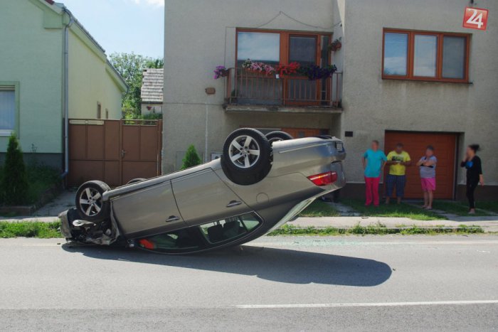 Ilustračný obrázok k článku Policajti hľadajú svedkov dvoch nehôd: Renault vytlačený mimo vozovku aj časť auta v protismere!