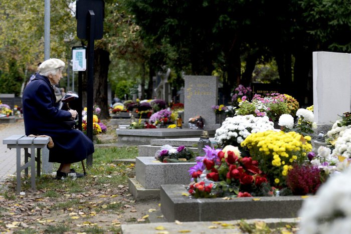 Ilustračný obrázok k článku Dušičkový víkend v Trnave: PREHĽAD, ako sú otvorené cintoríny a kedy bude pietna spomienka