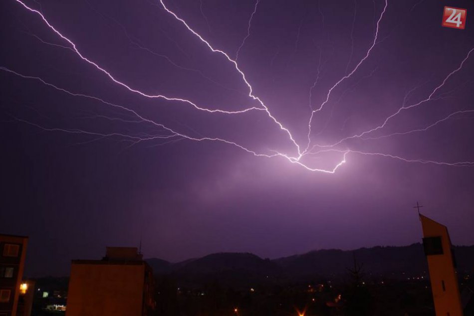 Ilustračný obrázok k článku Okres Trnava vystríhajú pred búrkami s krúpami: V TÝCHTO hodinách sa majte na pozore!