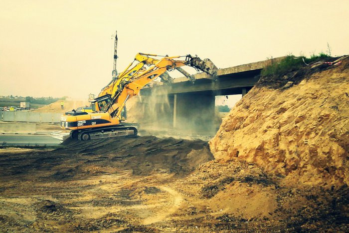 Ilustračný obrázok k článku Unikátne VIDEO, ktoré treba vidieť: Ako demolovali most nad diaľnicou D1!