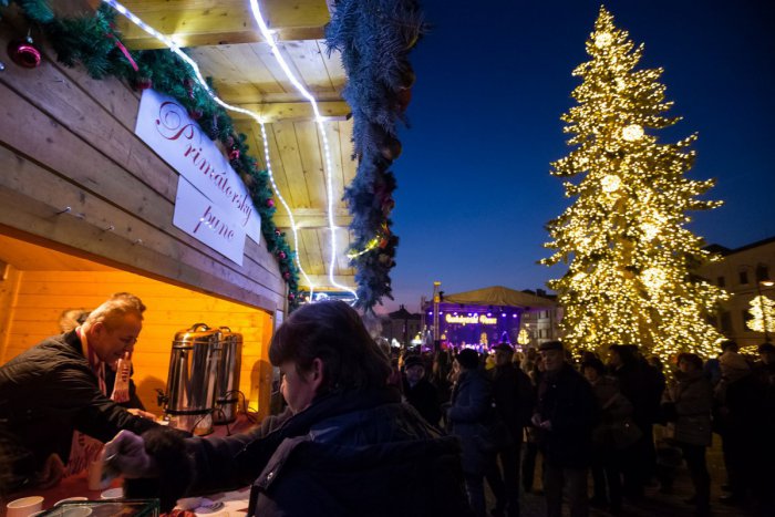 Ilustračný obrázok k článku November prináša zábavu, vianočné trhy aj jarmok: Takéto akcie odštartujú v Trnave a okolí