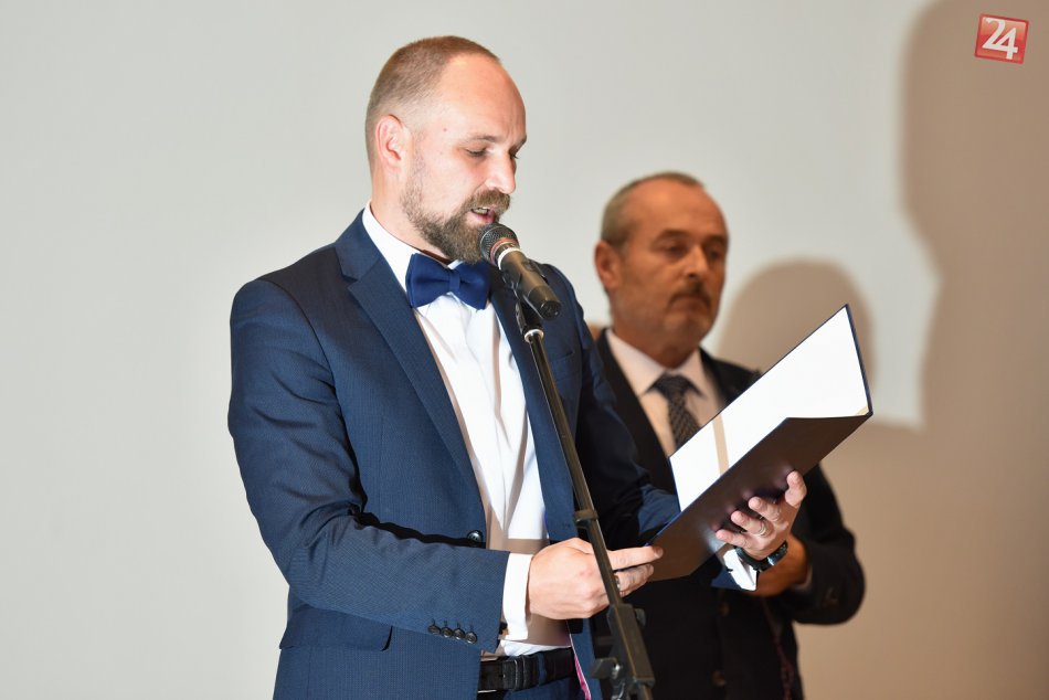 Ilustračný obrázok k článku Z rúk Viskupiča si prevzali ocenenie: TTSK vyzdvihol pracovníkov kultúry