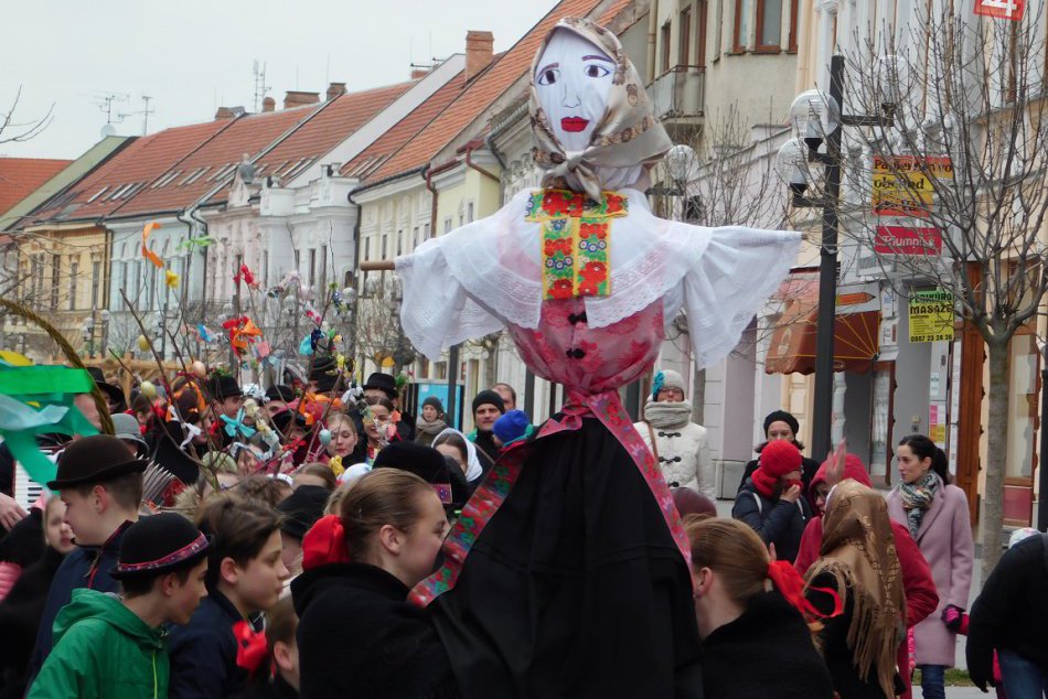 Ilustračný obrázok k článku FOTO a VIDEO: Morena, symbol zimy skončila v Trnávke. Neopustila však mesto