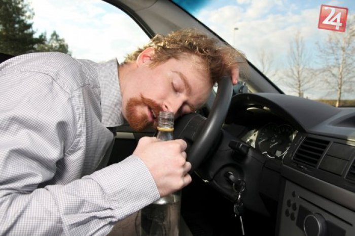Ilustračný obrázok k článku Neváhal sadnúť za volant aj opitý: Jozef (46) nafúkal viac ako 3 promile!
