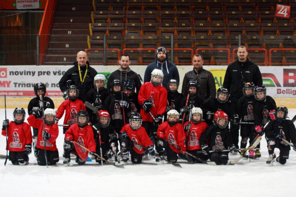 Ilustračný obrázok k článku Peter Bročka na ľade: Primátor si zakorčuľoval s najmenšími hokejistami