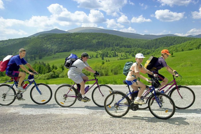 Ilustračný obrázok k článku Slniečko začína lákať cyklistov: 16 parádnych tipov, kde prevetrať biky v Trnave a okolí