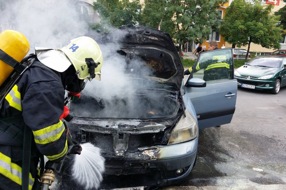 Ilustračný obrázok k článku V Trnave horelo auto, zasahovali hasiči: Škoda je vyčíslená na tisíce eur