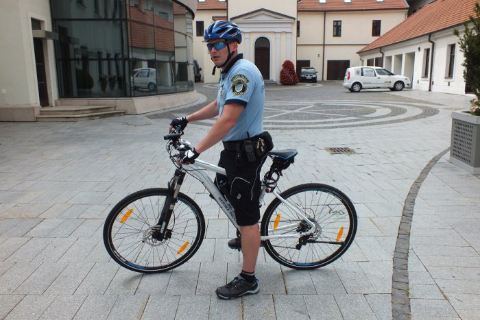 Ilustračný obrázok k článku Mestská polícia s novinkou: Mužov zákona vyzbrojili bicyklami