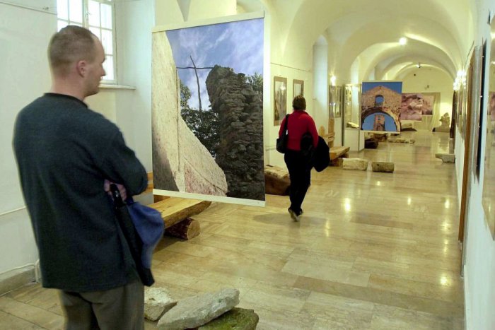 Ilustračný obrázok k článku Osadili tristo nových okien: Západoslovenské múzeum sa opäť otvára verejnosti