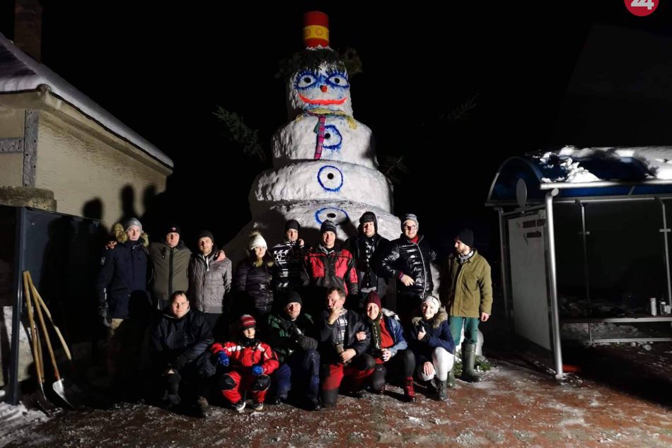 Ilustračný obrázok k článku V Paderovciach vedia čo so snehom: Použili ho na stavbu  7-metrového snehuliaka, FOTO