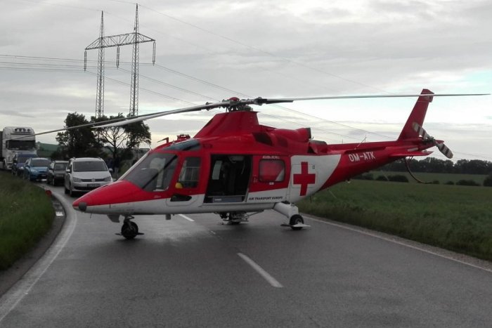 Ilustračný obrázok k článku Vážna nehoda pri Trstíne: Na miesto boli vyslané dva vrtuľníky