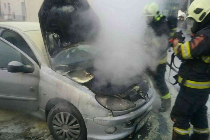 Ilustračný obrázok k článku Nočný požiar v Trnave: Na námestí zhorelo osobné auto