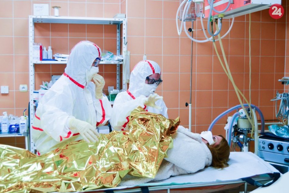 Ilustračný obrázok k článku V Trnavskej nemocnici prijali pacienta s koronavírusom. Takto s ním cvičili!