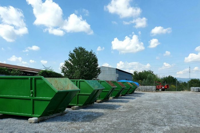 Ilustračný obrázok k článku V Trnave začína jesenný zber odpadu: Pozrite sa, kedy budú kontajnery u vás!