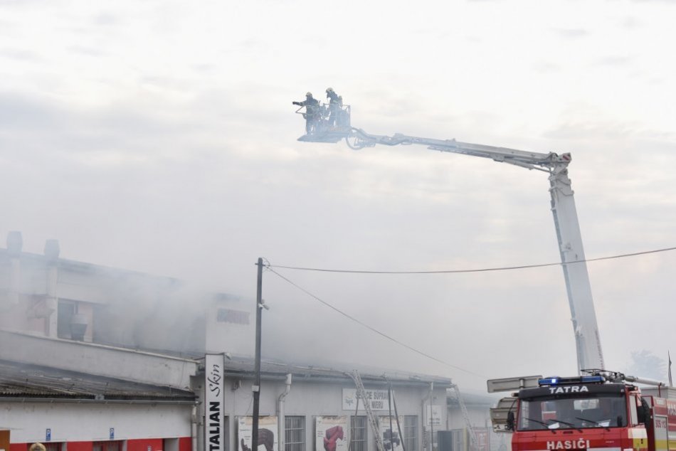 Ilustračný obrázok k článku Požiar skladu v Trnave hasili 15 hodín: Plamene spôsobili škody za pol milióna eur