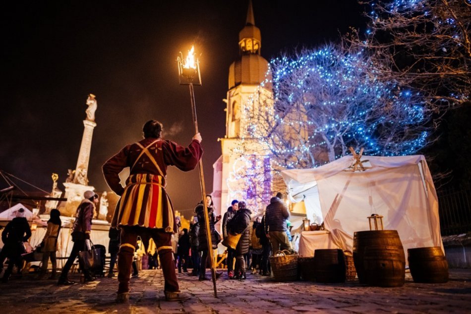 Ilustračný obrázok k článku Námestie v Trnave sa premení na vianočnú rozprávku: Blížia sa Stredoveké trhy!