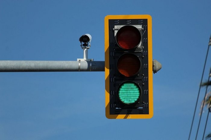 Ilustračný obrázok k článku Trnava plánuje osadiť INTELIGENTNÉ semafory: Chce ich na všetkých svetelných križovatkách