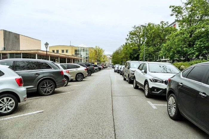 Ilustračný obrázok k článku Správy, ktoré potešia vodičov: V jednej z lokalít pribudnú DESIATKY parkovacích miest