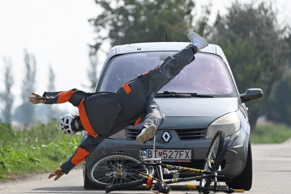 Ilustračný obrázok k článku Pri Trnave simulovali zrážku auta s bicyklom: O živote a smrti rozhoduje rýchlosť