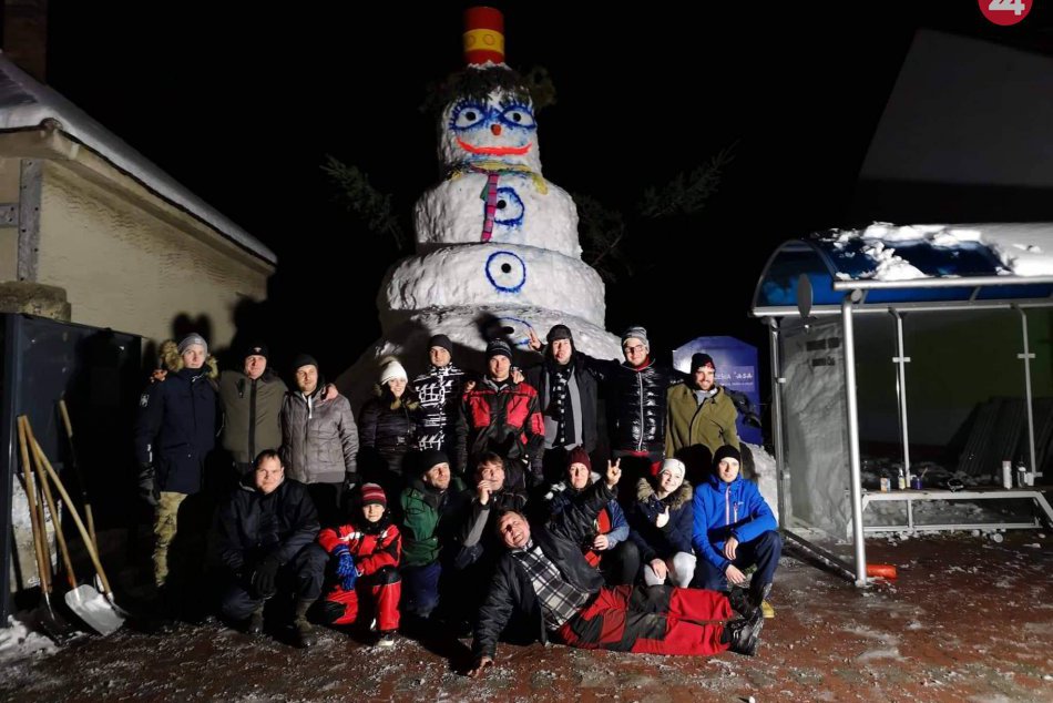 OBRAZOM: V obci pri Trnave postavili takúto snežnú atrakciu