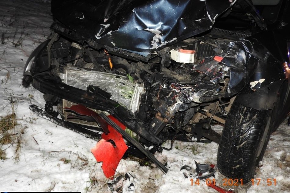 Hrozivá zrážka pri Trnave: Autá skončili rozbité na šrot, FOTO z miesta